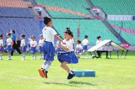 ＂我们从未说过他一句坏话！快进来！#mufc 来源：The United Stand